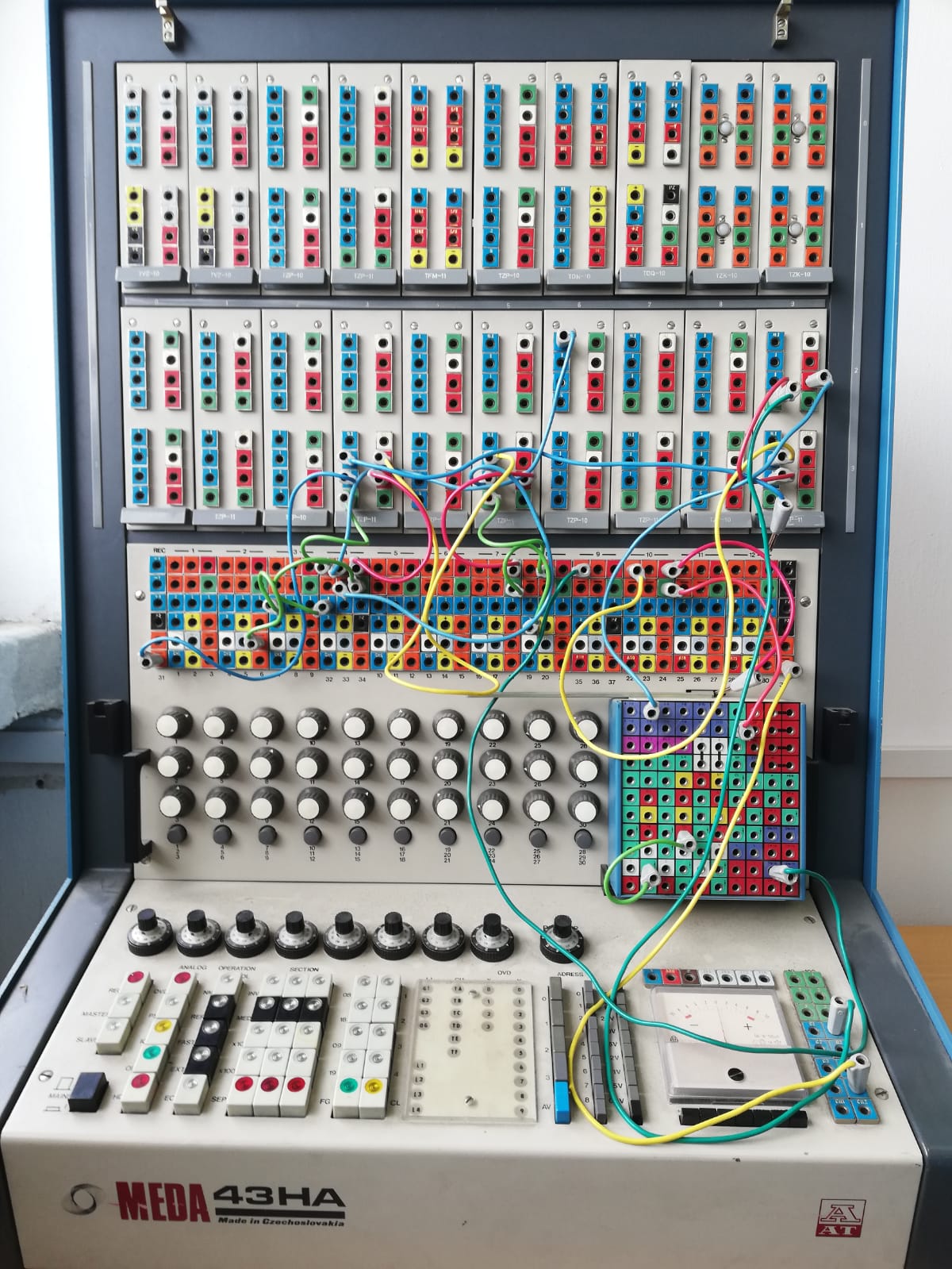 The MEDA 43 Analog/Hybrid Computer